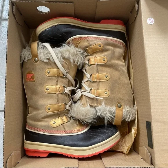 Kids size top 3 boots